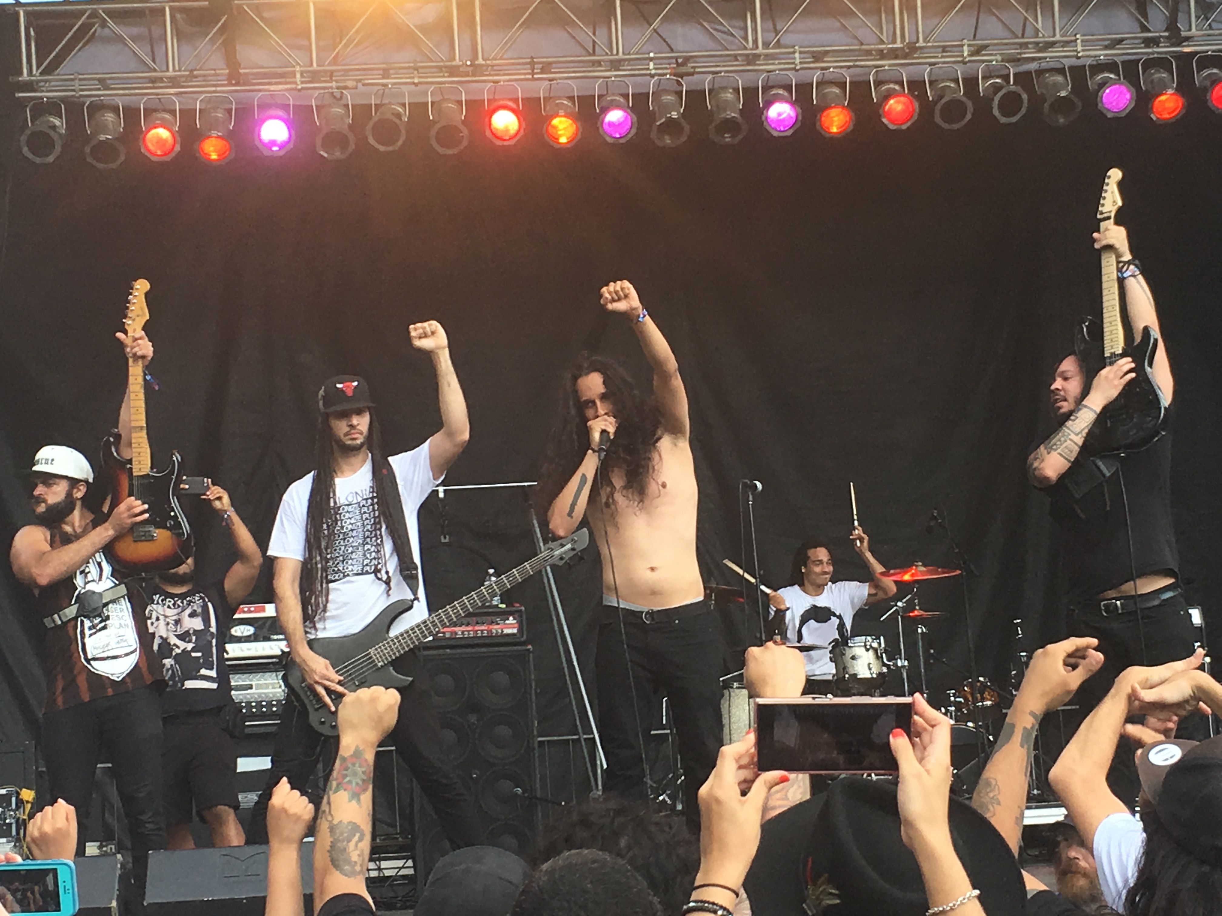 Show Review La Armada Riot Fest Stars and Scars